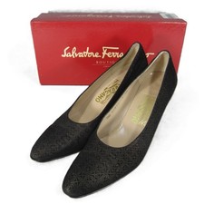 Salvatore Ferragamo Dublino Pumps 9 AA Black Gold Pebble Suede Low Block Heels
