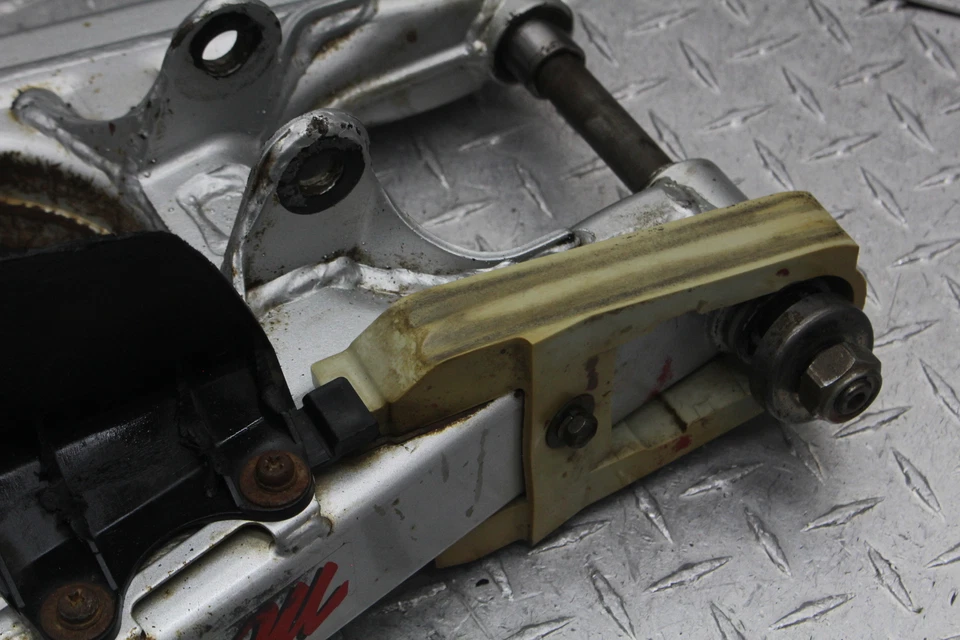 1991 YAMAHA XT350 SWINGARM SWING ARM COMPLETE - Image 3 of 4