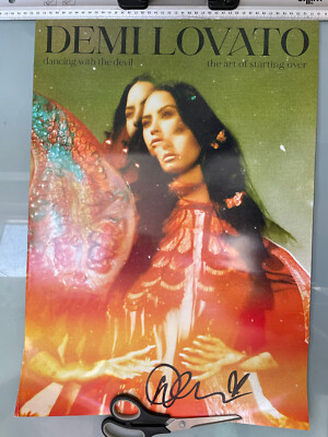 BRANDNEU LIMITIERTE AUFLAGE HANDSIGNIERT DEMI LOVATO TANZT MIT DEM TEUFEL POSTER