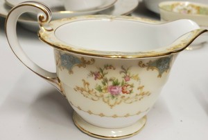 Noritake-Wimpole-3604-Creamer-3-034-FLOWERS-GOLD-TRIM-OPEN-NORITAKE-CREAMER