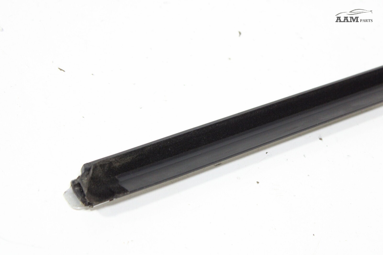 2014-2020 MASERATI GHIBLI M157 FRONT RIGHT DOOR WINDOW BELT MOLDING COVER OEM