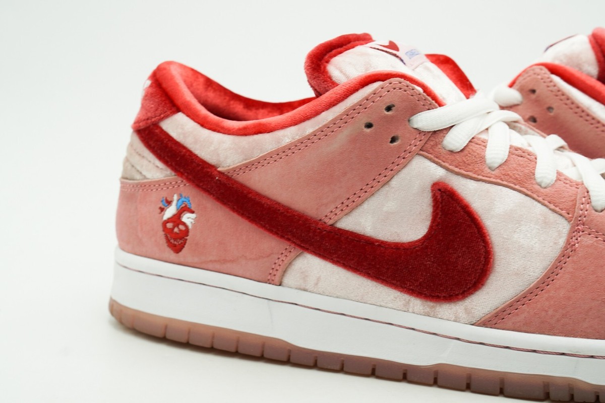 NIKE DUNK SB LOW USED SIZE 11.5 STRANGE LOVE BRIGHT MELON
