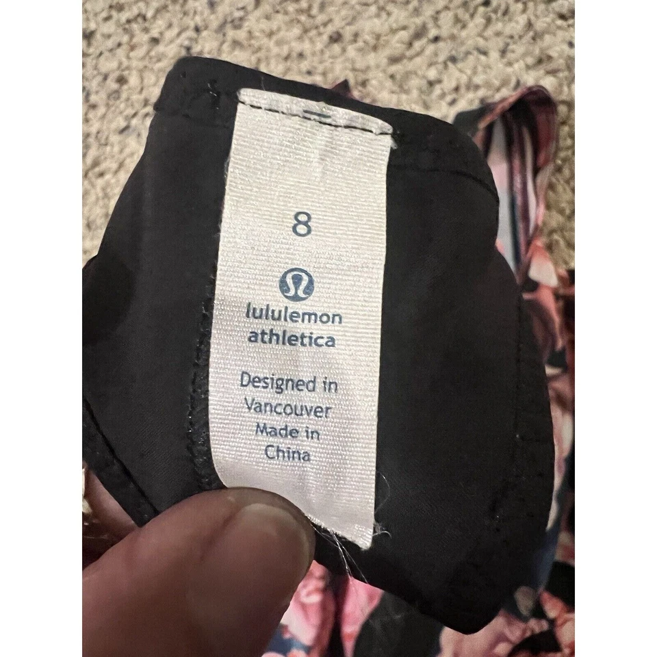 Camiseta sin mangas Lululemon iluminada jardín secreto/negro talla 2? Foto 3 de 3