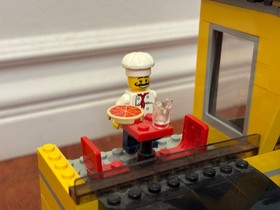 LEGO (4513) World City: Grand Central Station - Fully Assembled