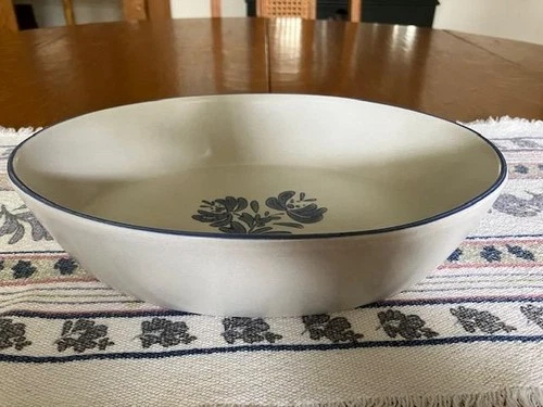 Vintage Pfaltzgraff  Yorktowne  #241 Oval Serving Bowl / Dish 10 x 7  VGUC