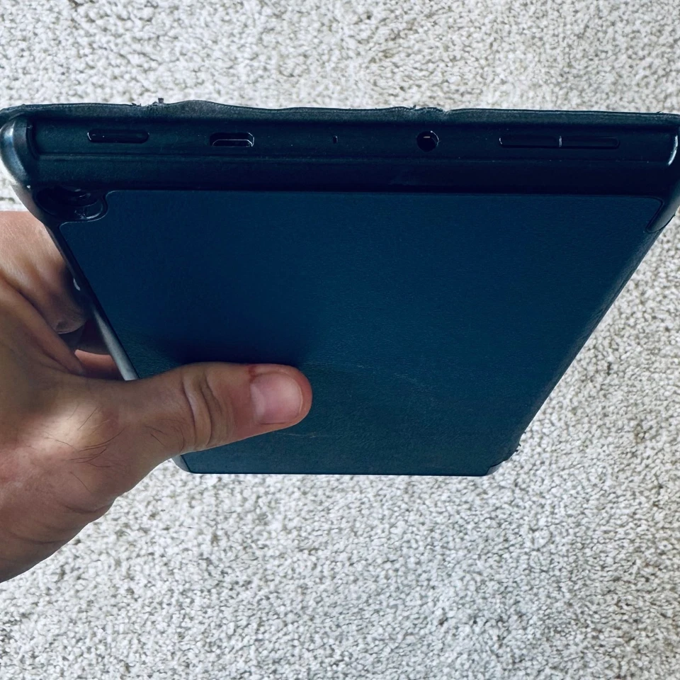 Fire HD 8 Tablet (8" HD Display, 16 GB) - Black (Generation 8th) - Image 2 of 3