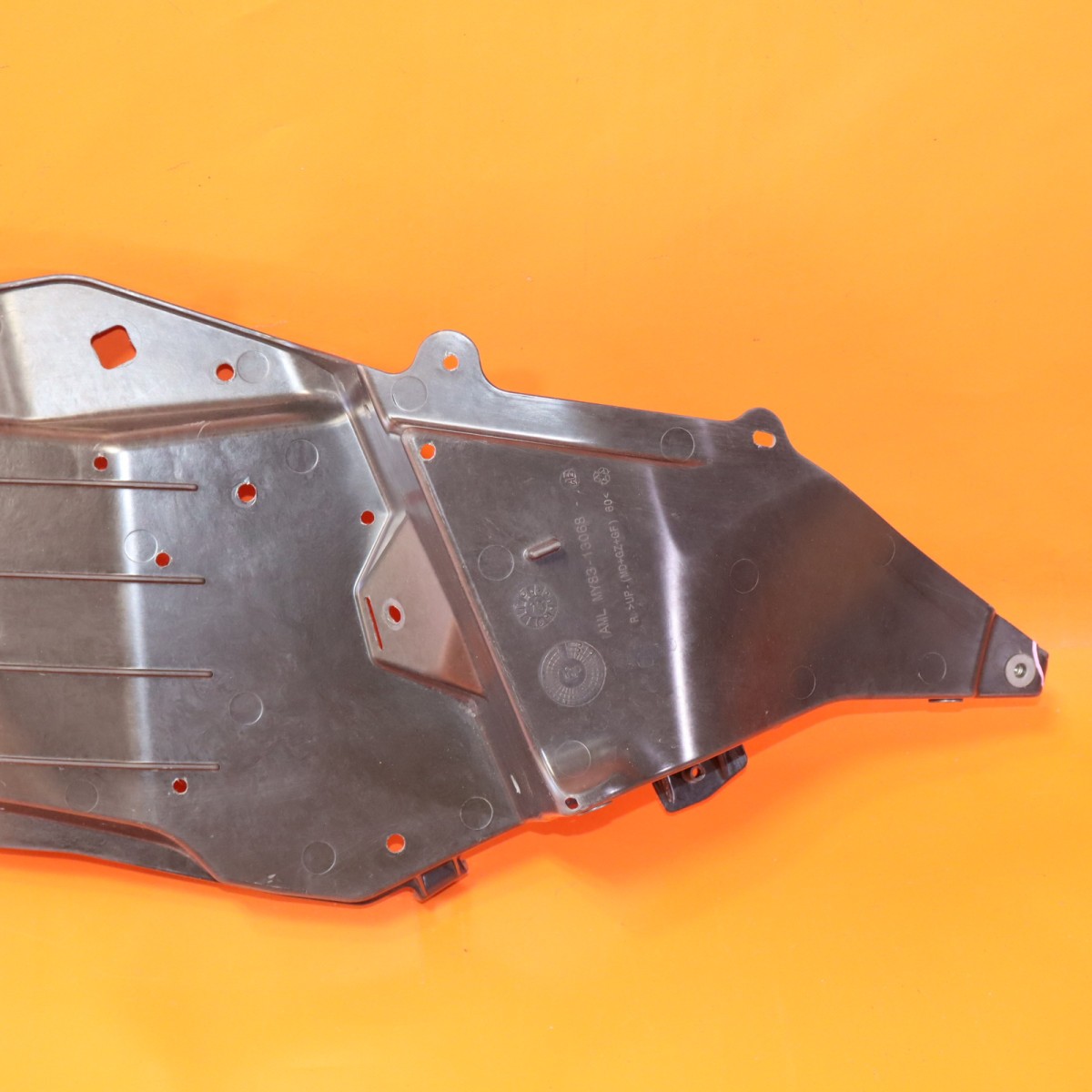 ASTON MARTIN DBX HEADLIGHT BRACKET RIGHT 2021 2022 2023 2024 MY83-13068-AB OEM