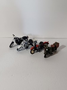 Lot of 4 Loose Maisto 1:18 Scale Die Cast Model Mini Motorcycles Harley Davidson