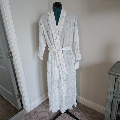 Eileen West NWT Womens Robe Size S/M 100% Cotton Delicate Blue Floral on White