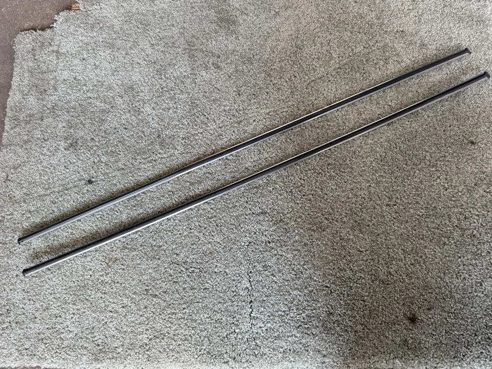 Par de molduras de molduras de puerta delantera Volvo 240 1979-1985, izquierda y derecha rara Foto 2 de 4