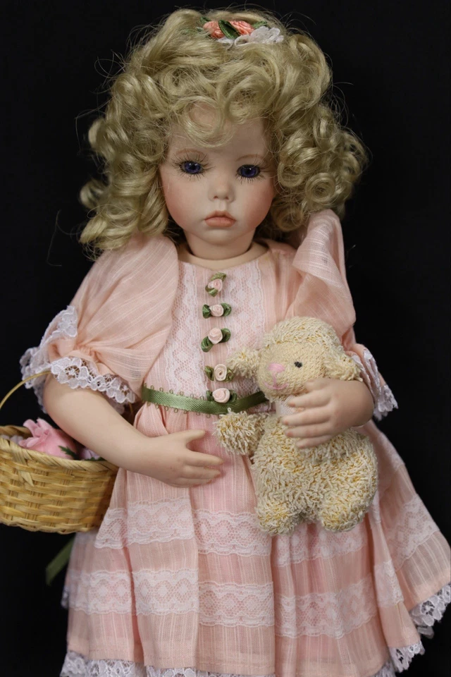 Reproducción artística de “Hilary” de Dianna Effner 13” porcelana/tela Foto 4 de 4