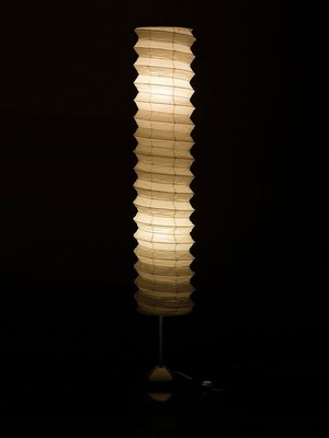 Isamu Noguchi Akari UF2-31N Lampe sur pied Washi