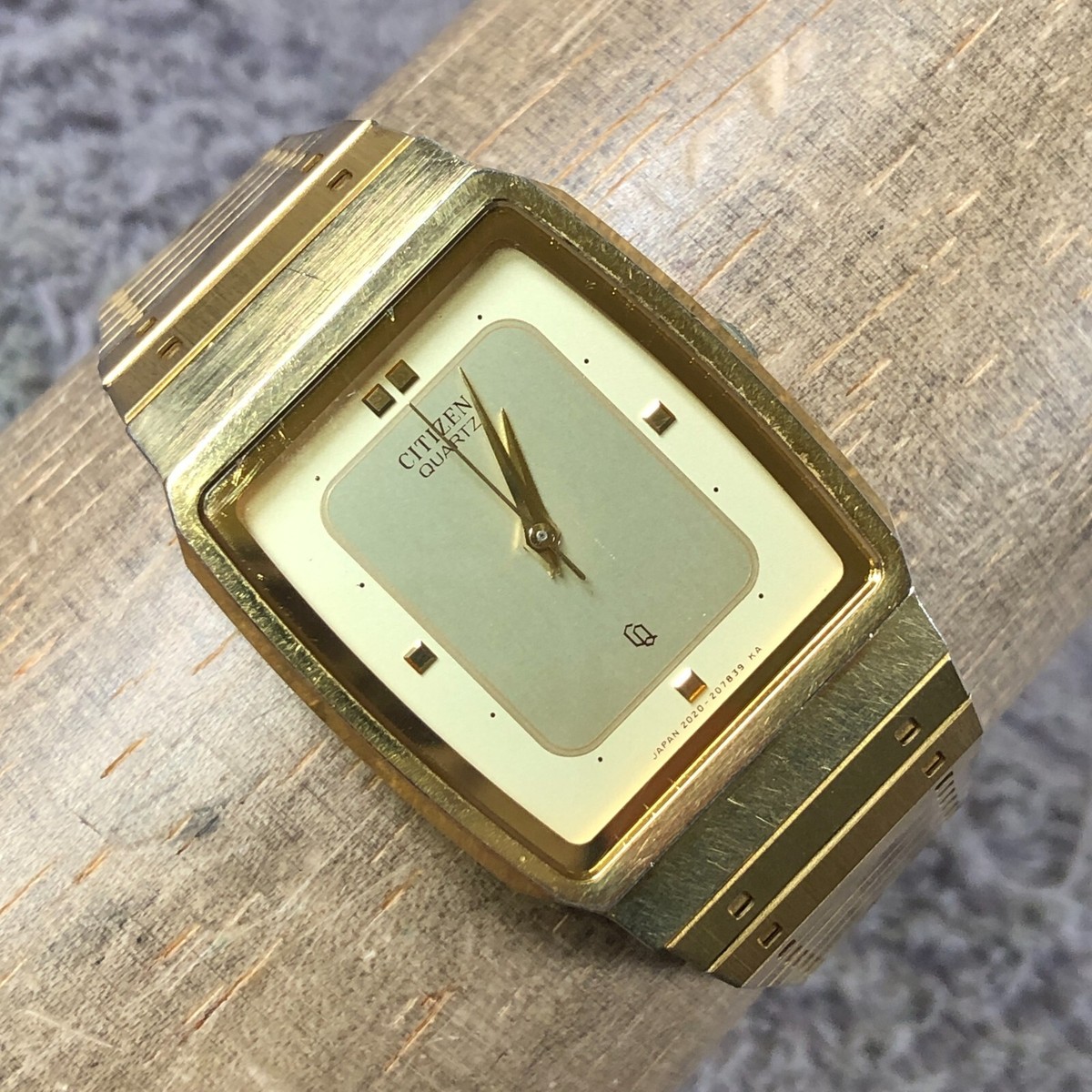 Vintage Citizen CQ Men 2030-205235 Gold Tone Quartz Analog 27mm