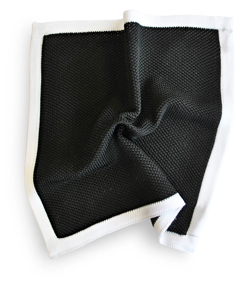 Juego de corbata y cuadrado de bolsillo tejido Frederick Thomas para hombre - pañuelo negro a lunares Foto 2 de 4