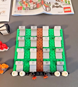 LEGO Games: Monster 4 3837 w/ Manual Rules & Box Missing Brown Head & Spider Leg