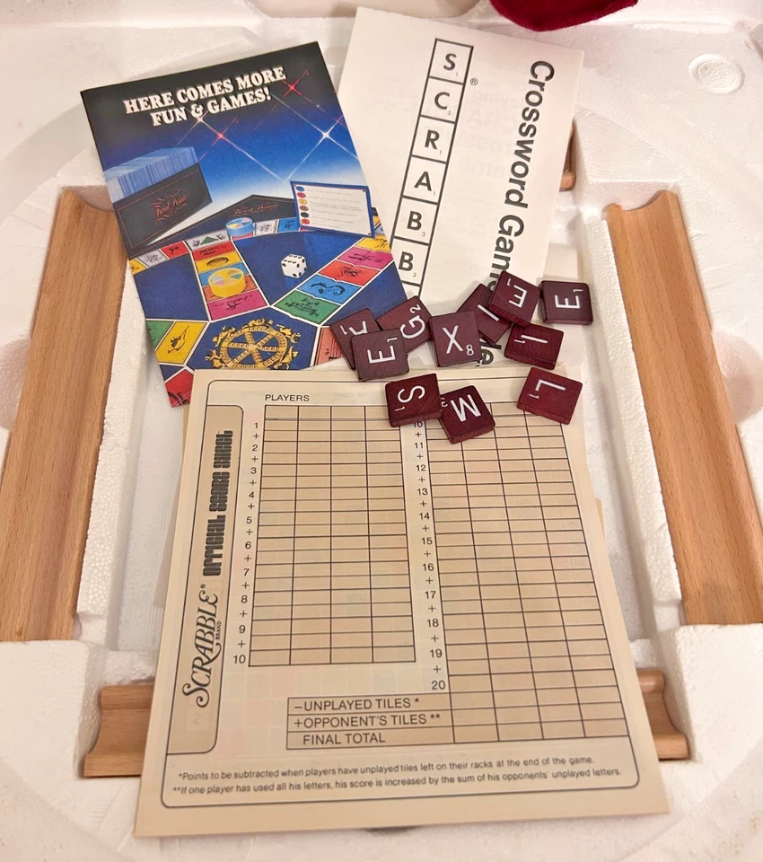 Scrabble Deluxe Game Turntable COMPLETE Maroon Tiles Excellent 1982 w/Bonus Book - Image 4 of 4