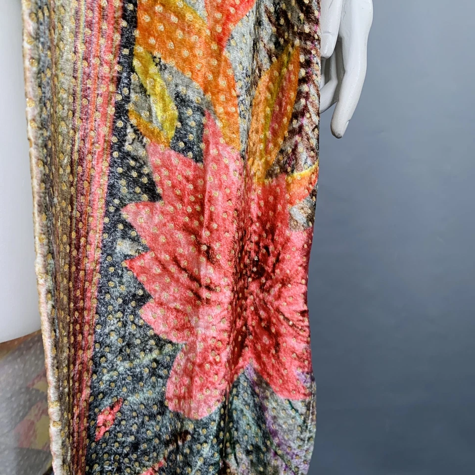 Abrigo BLANK LONDON Talla Única Verde Salvia Viscosa Floral Frente Abierto Foto 3 de 4