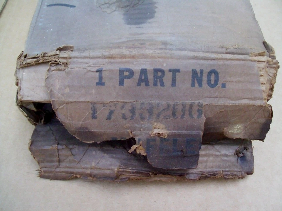 Silenciador trasero 1958 58 Chrysler Imperial Crown LeBaron nuevo en stock MoPar 1733286 Foto 2 de 4