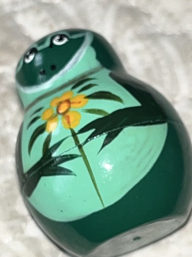 🎁NEW Bits and Pieces Nesting Unique Family Of Frogs Doll Set of 5 Hand Painted - Picture 7 of 11