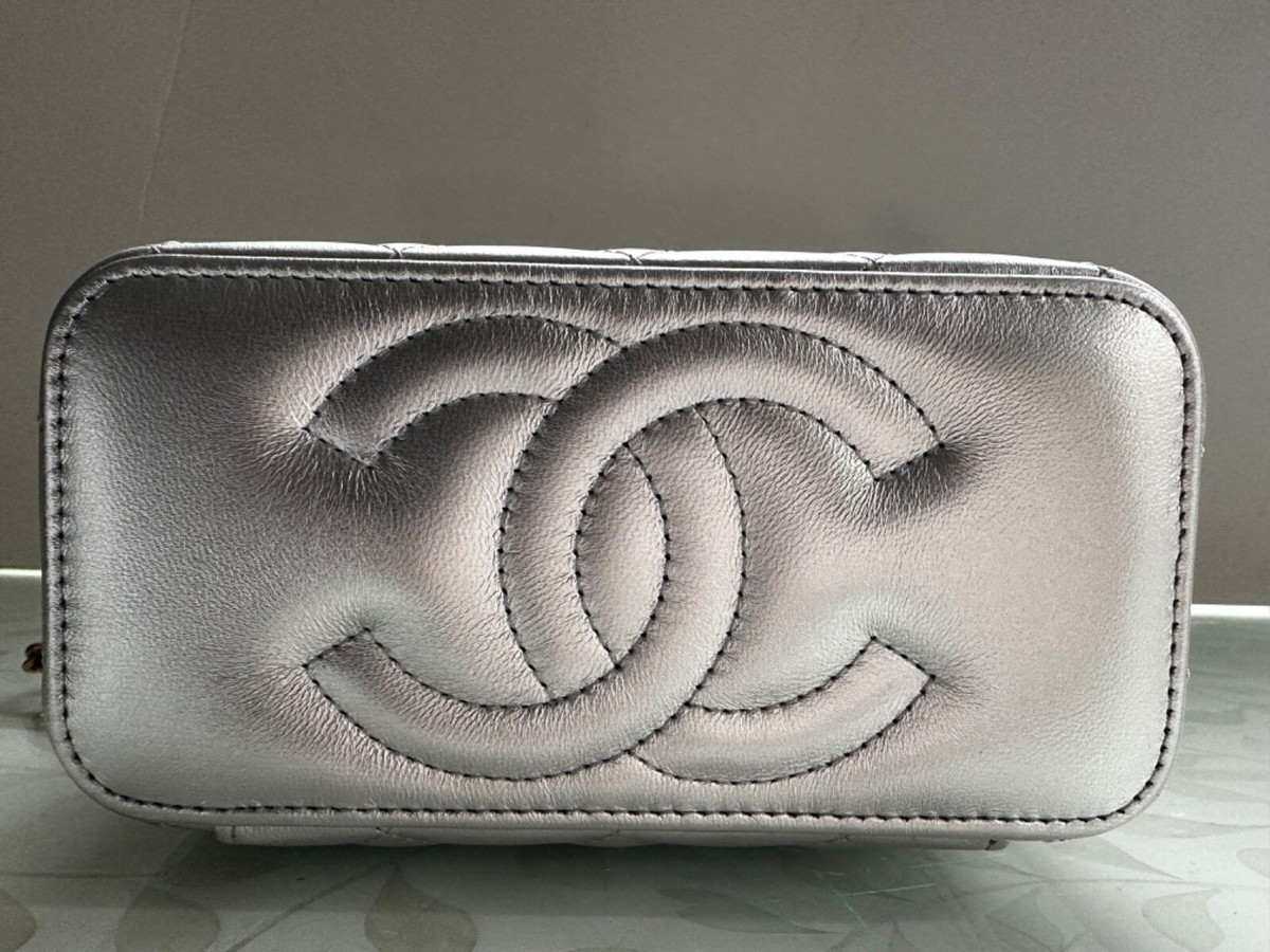23P New CHANEL Vanity Gold CHAIN Top Handle Silver Lambskin 23P New CHANEL Vanity Gold CHAIN Top Handle Silver Lambskin