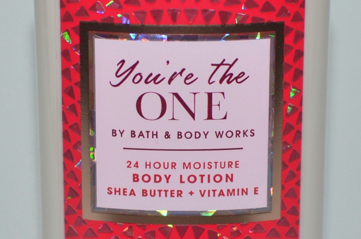 バッジ　the  body  shop レッド　リボン バッジthe body shop レッドリボン