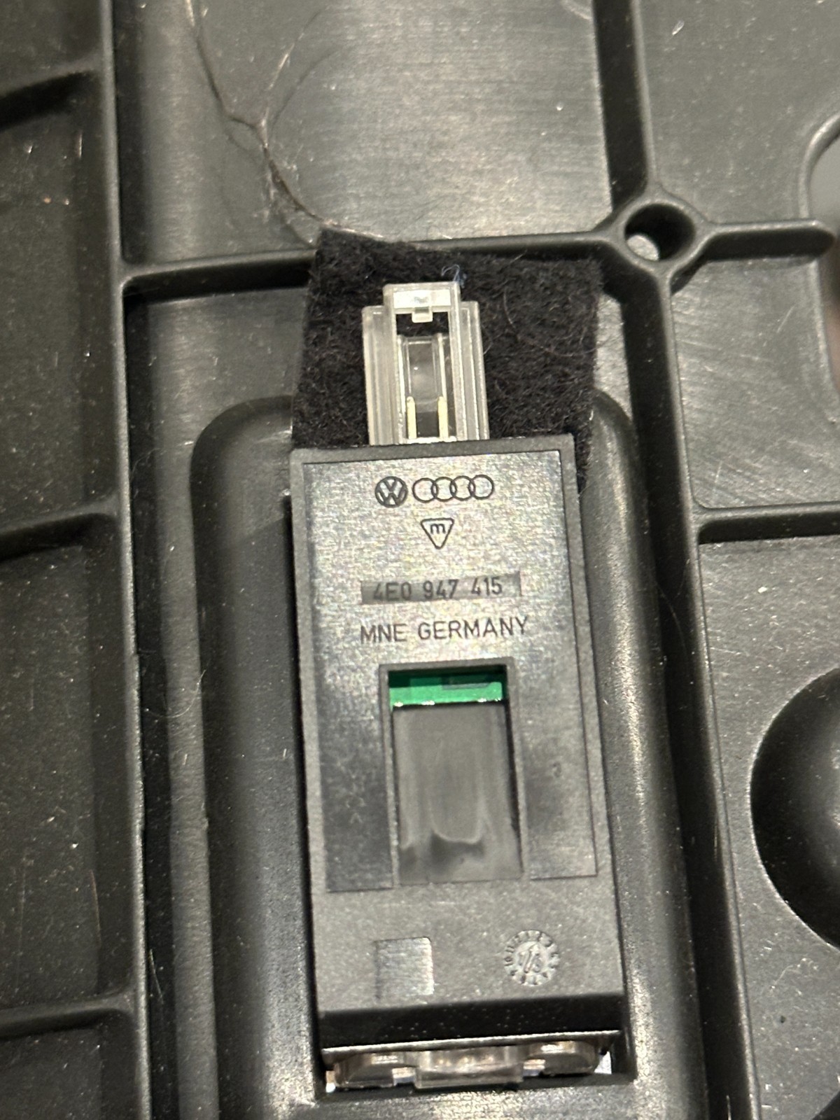 2014 AUDI R8 RIGHT UNDER DASH KICK KNEE PANEL TRIM 423 858 434 A