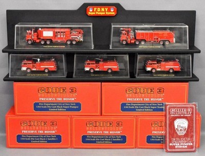 Code 3 #16014 FDNY Super Pumper System komplettes 5-LKW Set & Ständer