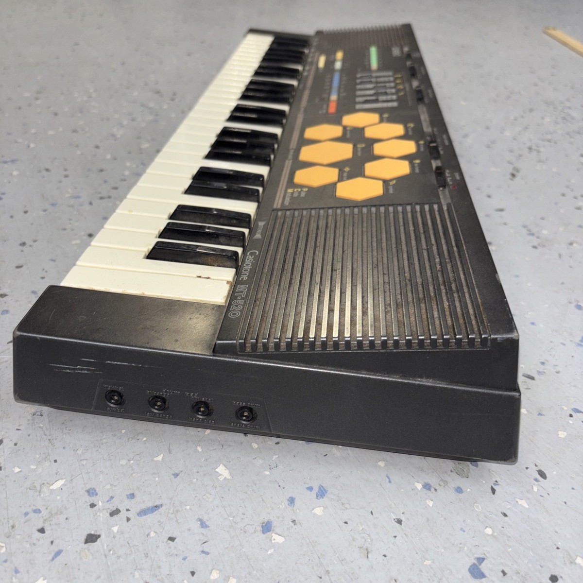 CASIO カシオ　MT-520 キーボード　カシオトーン 80年代　ビンテージ Casiotone MT-520 ポータブルキーボード｜SOUNDMART