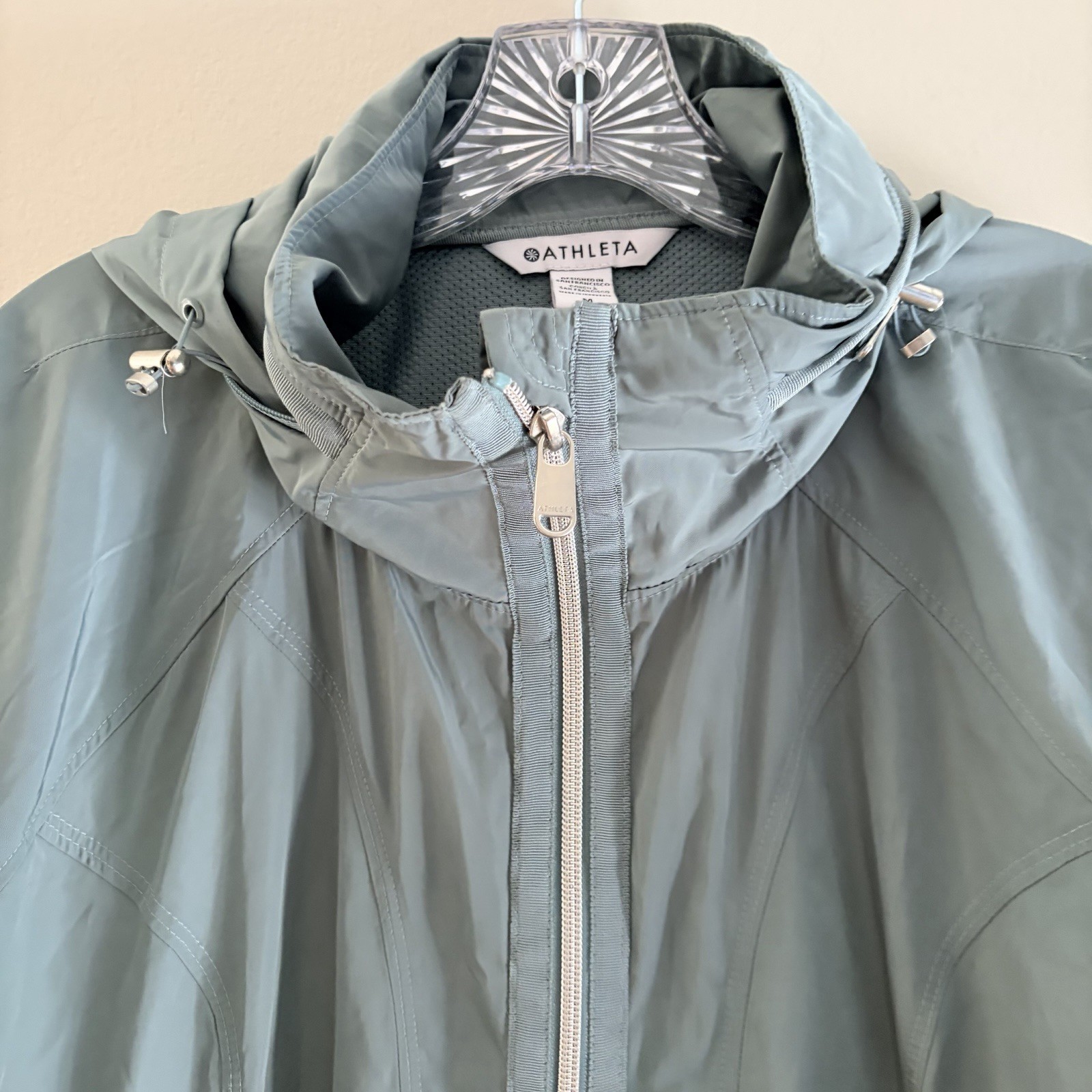 Athleta Medium Lightweight Hooded Windbreaker Jac… - image 3