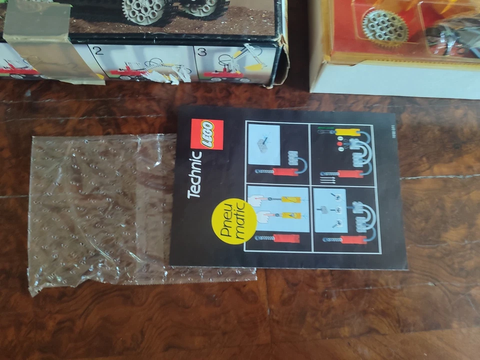 LEGO Technic 8851 Excavator, foto 4 di 5