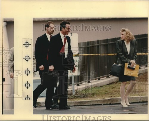 Foto de prensa 1994 ATF agentes especiales testificados en el juicio Branch Davidian, Texas - Imagen 1 de 2