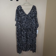 Woman Within Floral Leaf Knee Length Dress in Black/White Size 38/40