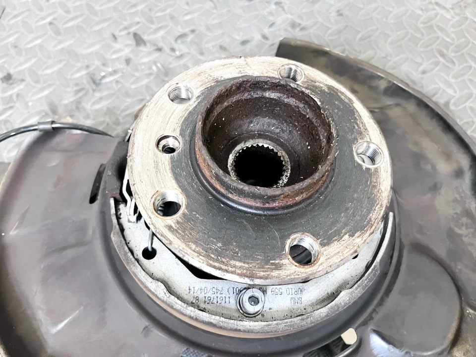 12-18 BMW F30 428i ПЕРЕДНИЙ ЛЕВЫЙ ВОДИТЕЛЬ LH БОКОВОЕ КОЛЕСО СТУПИЦА ШПИНДЕЛЬ КОСТЯШКИ OEM - Изображение 3 из 4