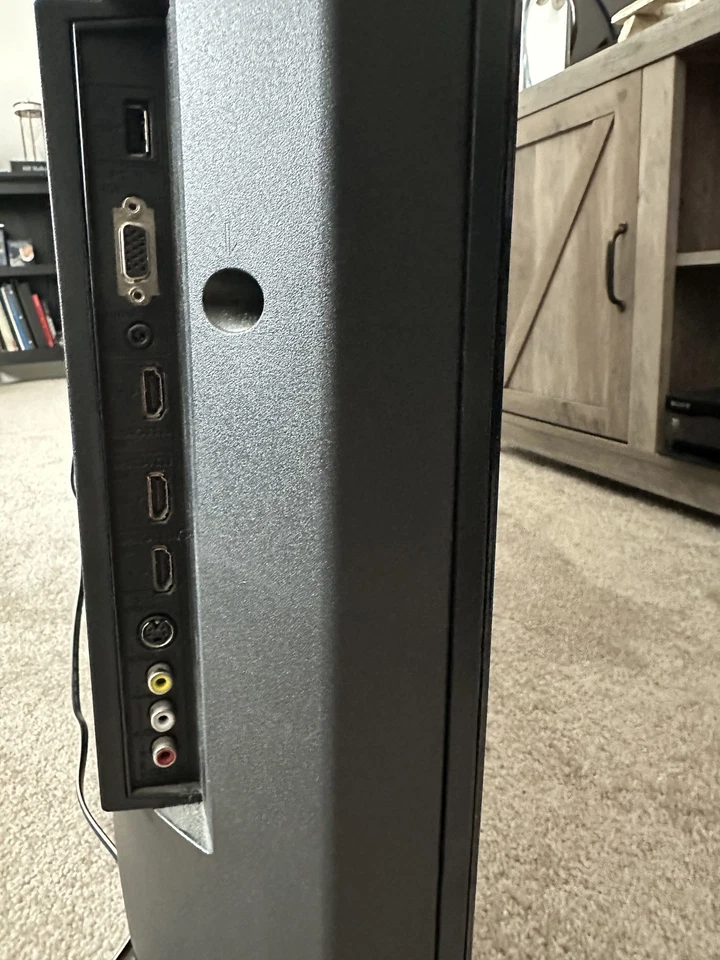 Sony 52" HDTV 1080p Still looks and works great - Image 4 of 4