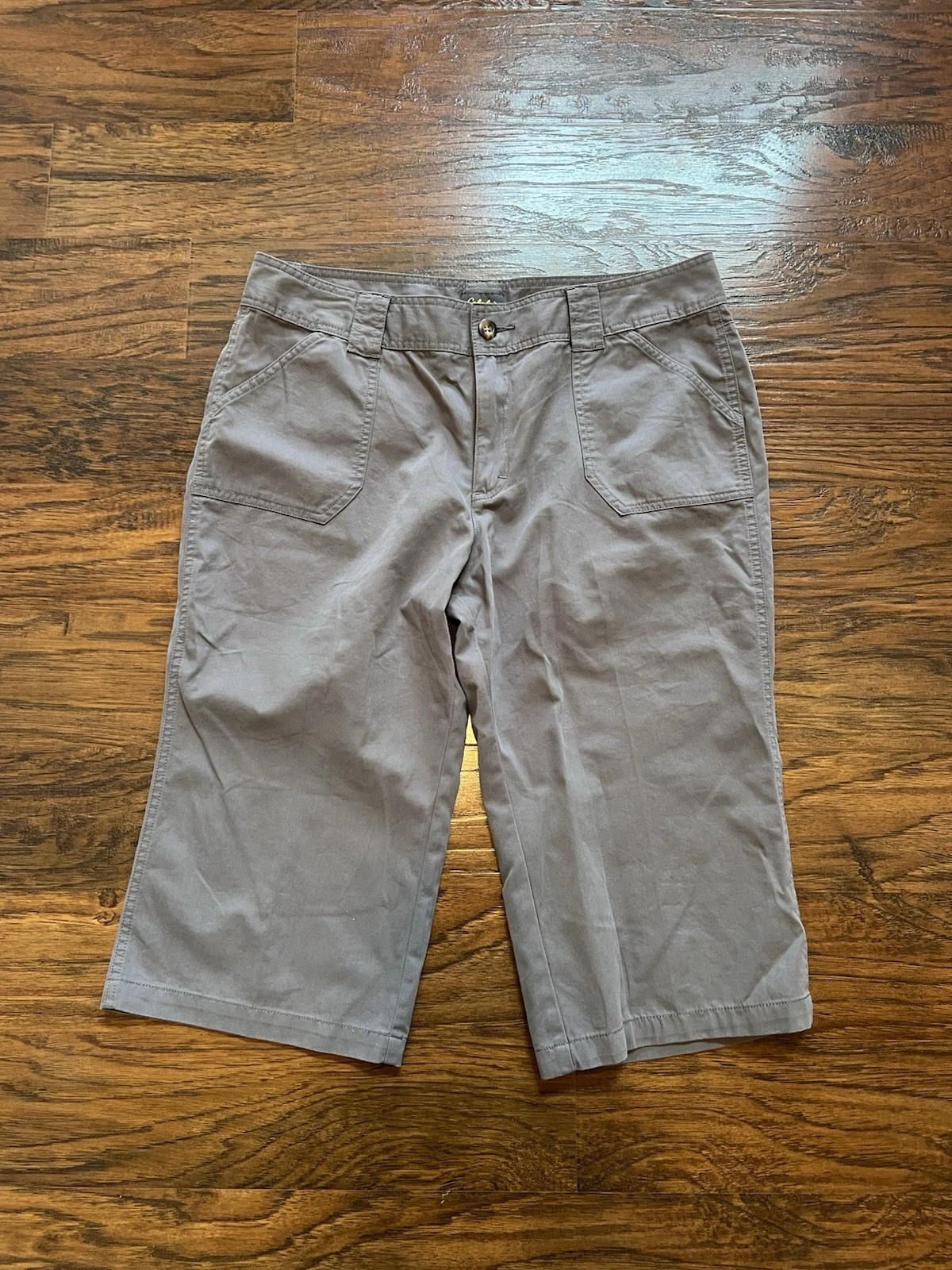 Cabelas Women's Size 14 Classic Fit Cargo Capri Pants