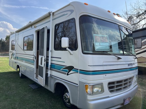1996 Hurricane 30Q Ford F53 Chassis 30’