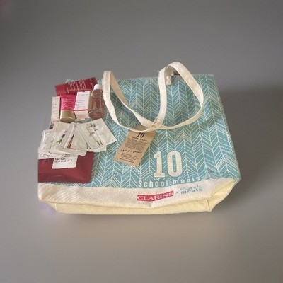 Clarins 5 Pc Travel Set W/Total Eye Mask, 8 Samples & Teal/White Canvas Tote NEW