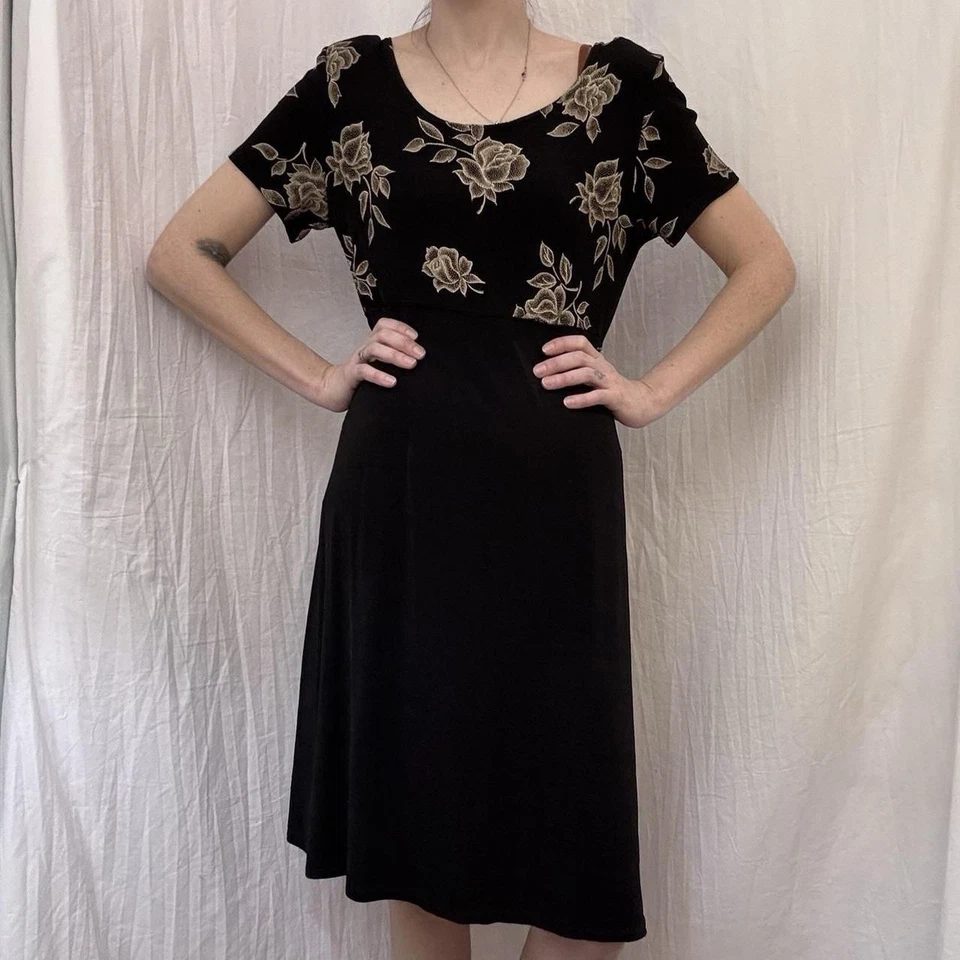 Vestido midi ajustado floral rosa negro y dorado vintage años 90 Molly Malloy M gótico Foto 3 de 4