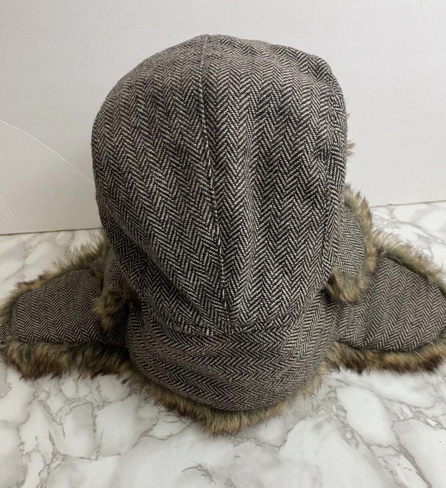 黑色/棕色人字形带人造毛皮装饰帽 - 均码适合大多数女式 — 第 4/4 张图片