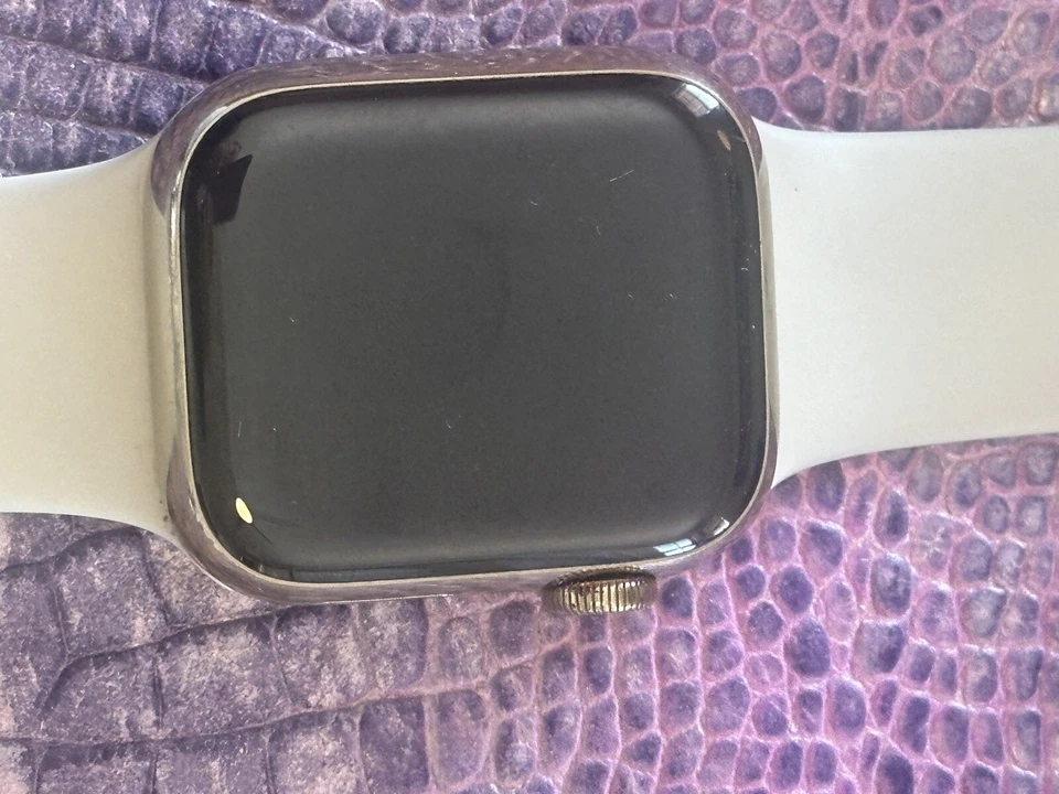 Apple Watch Series 7 41 mm dorado acero inoxidable caja cerámica con correa crema GPS Foto 3 de 4