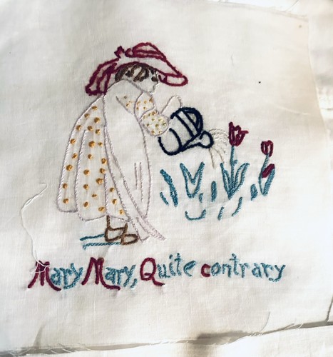 25 VINTAGE QUILT BLOCKS Hand Embroidered Childrens Theme Nursery Rhymes Animals - Picture 16 of 20