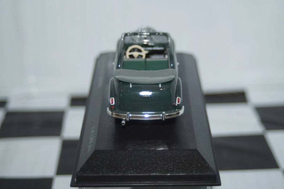 Minichamps Opel Olympia Cabriolet 1952 in Green 1:43 430 040434 - Image 3 of 4