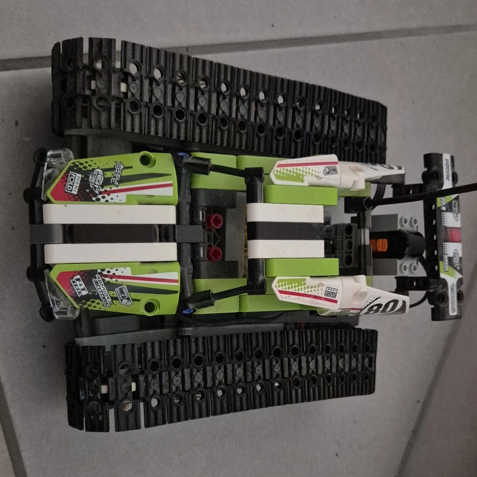 LEGO Technic 8043 Motorized Excavator, photo 1 sur 5