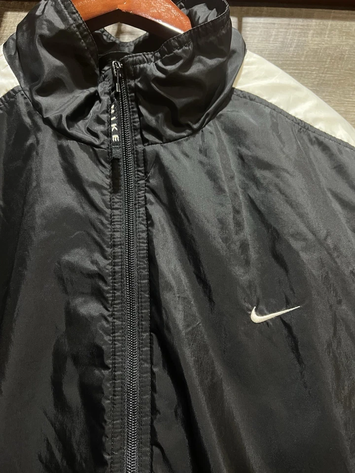 Vintage Nike Black Puffer Jacket - Image 4 of 4