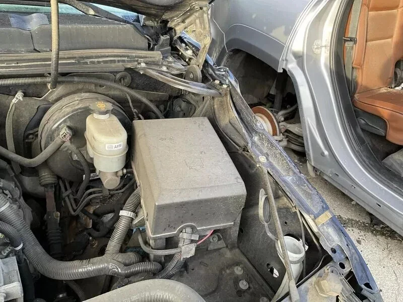 2010-2013 CHEVY SILVERADO 1500 Engine FUSE BOX 5.3L GENUINE OEM Foto 4 de 4