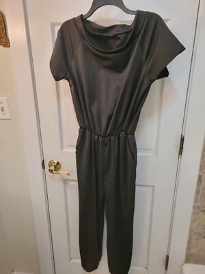 No Name brand Jumpsuit with pockets can be worn off the Shoulder!!