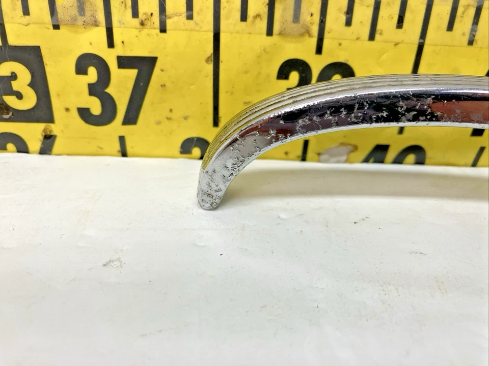 Оригинальный комплект из 2 внутренних дверных ручек GM 161018 1953-57 Chevrolet Bel-Air/150/210 (663 - Изображение 2 из 4