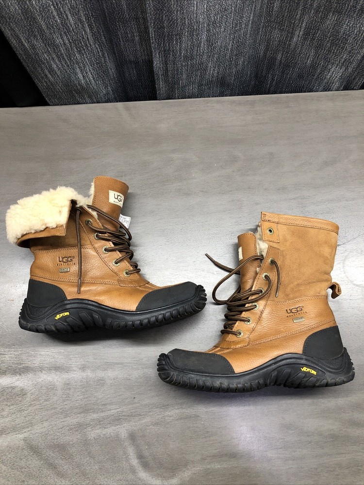 Ugg Australia Vibram 5469 Size 7 Women’s Genuine Sheep Skin Boots