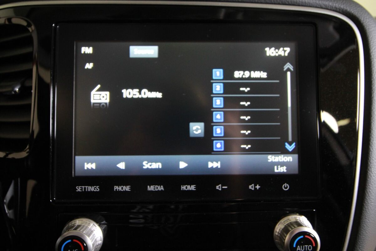 Mitsubishi Outlander 2,4 PHEV Inform+ CVT 4WD