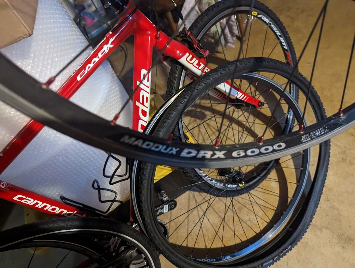 Cannondale CAADX Cyclocross Bike 2 set of Wheels. 49-50cm Cannondale CAADX Cyclocross Bike 2 set of Wheels. 49-50cm